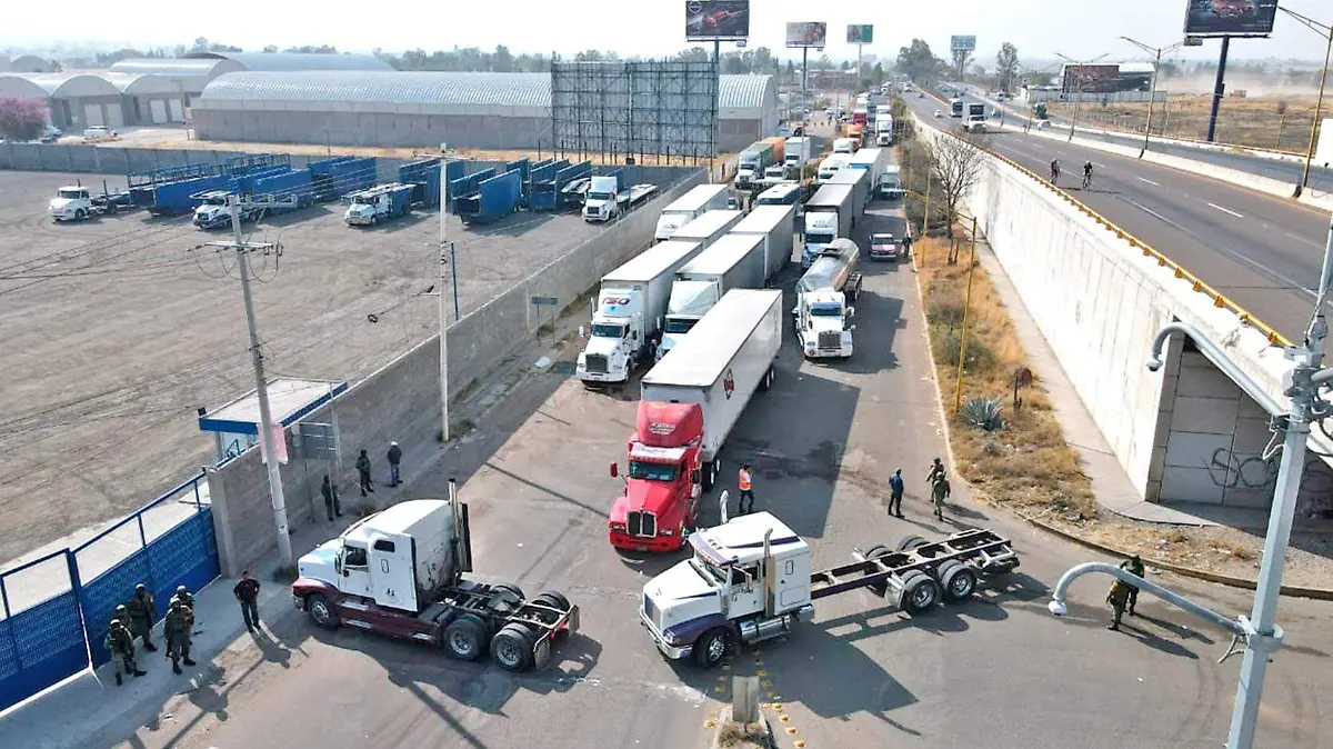 transportistas trailers camiones bloqueo